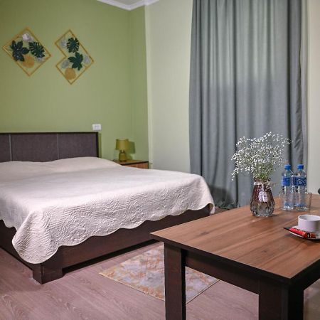 Sofia Hotel Erevan Esterno foto