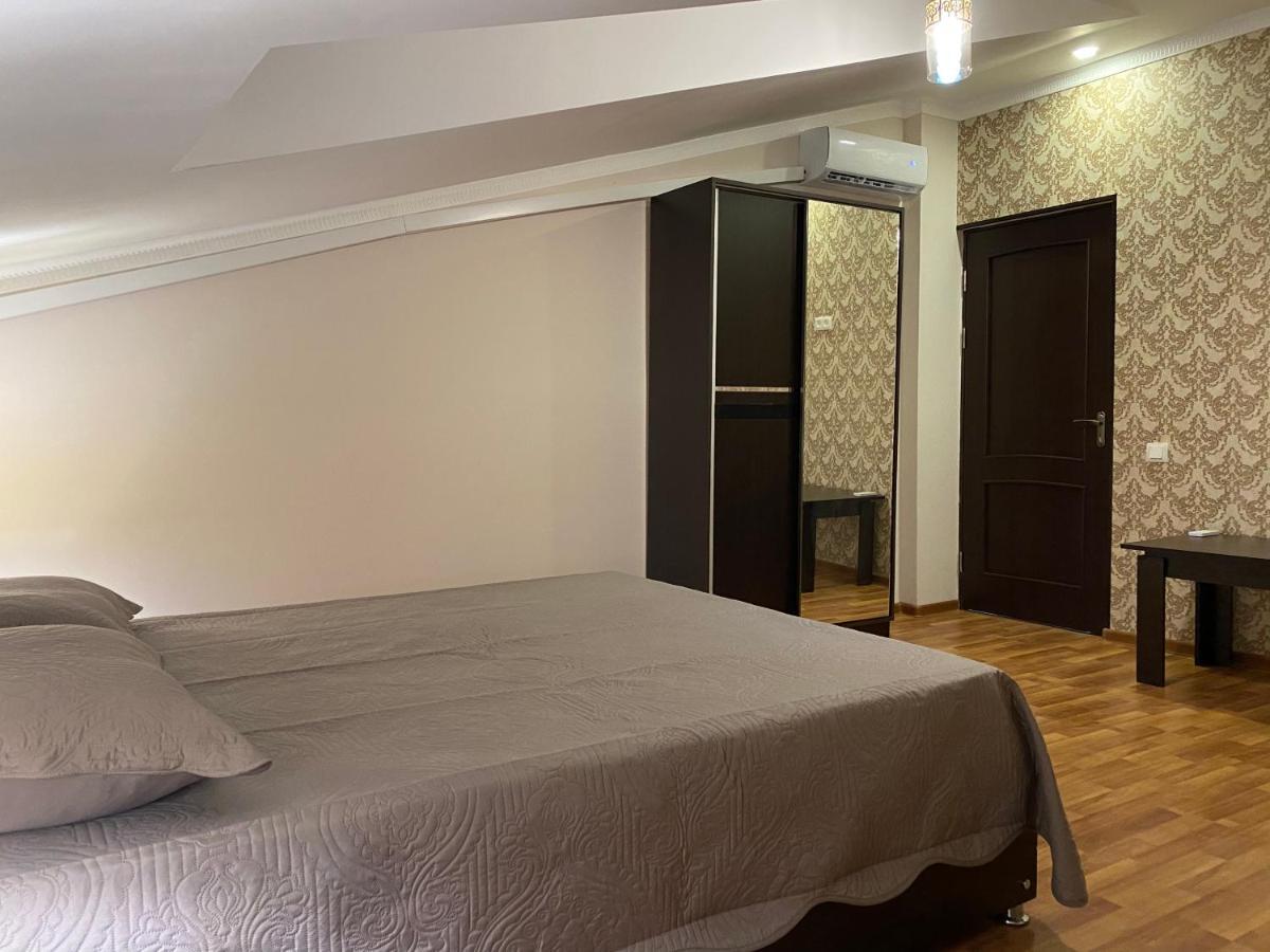 Sofia Hotel Erevan Esterno foto