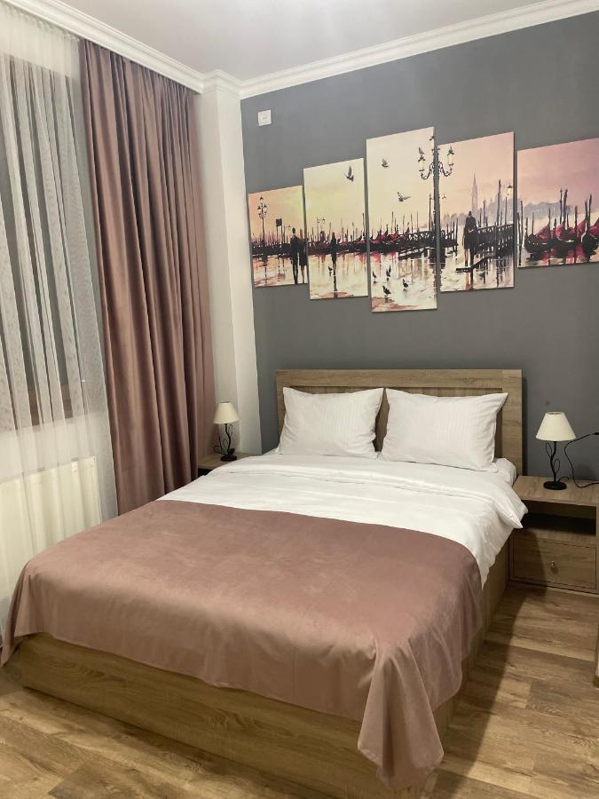 Sofia Hotel Erevan Esterno foto