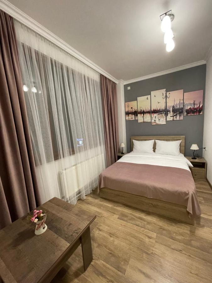Sofia Hotel Erevan Esterno foto