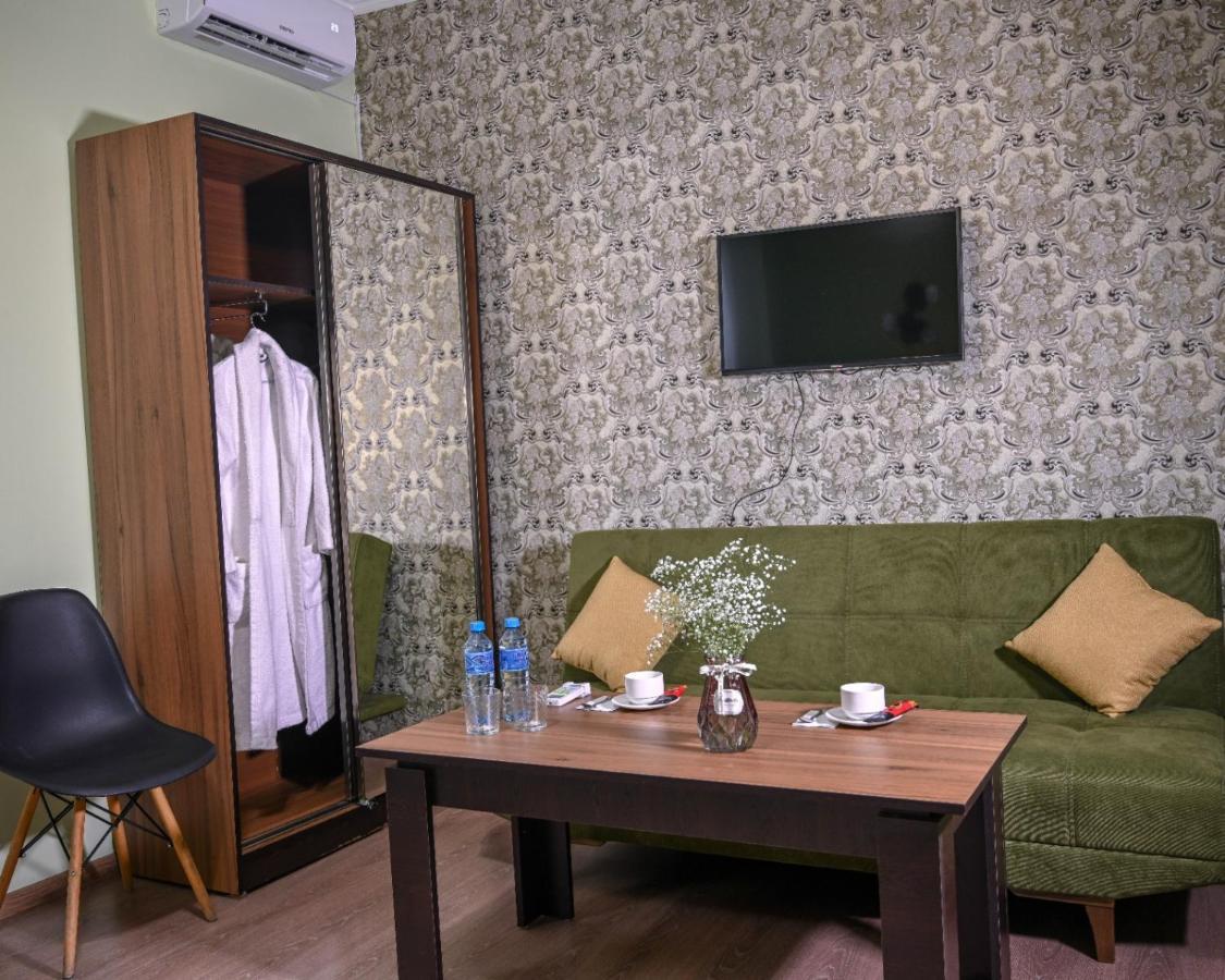 Sofia Hotel Erevan Esterno foto