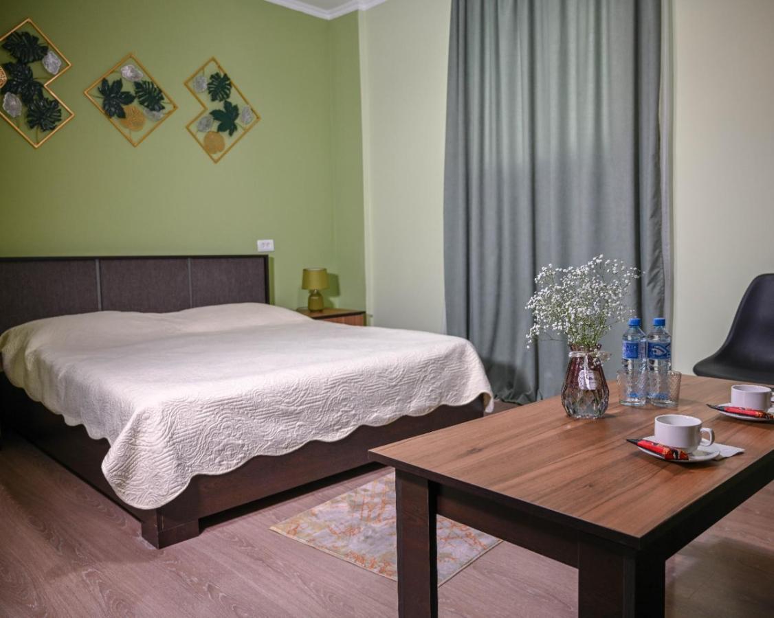 Sofia Hotel Erevan Esterno foto