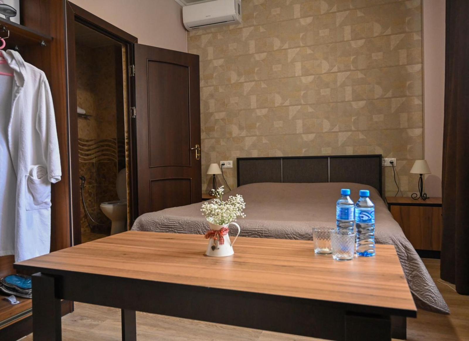 Sofia Hotel Erevan Esterno foto
